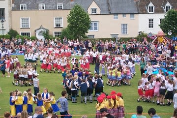 Hundreds of school children head to festival of dance
