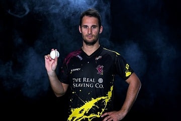 Lewis Commits his Future to Somerset